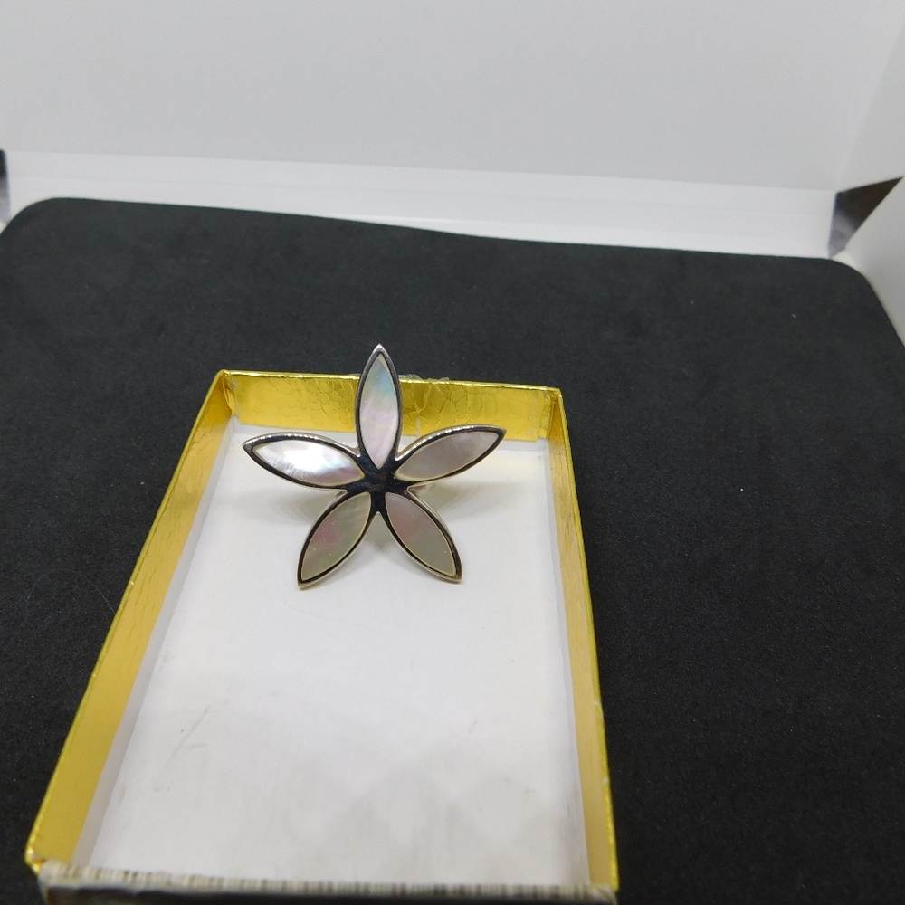 925 Sterling Silver Real Mother-of-Pearl Inlay Flower Design Size 7-6.5